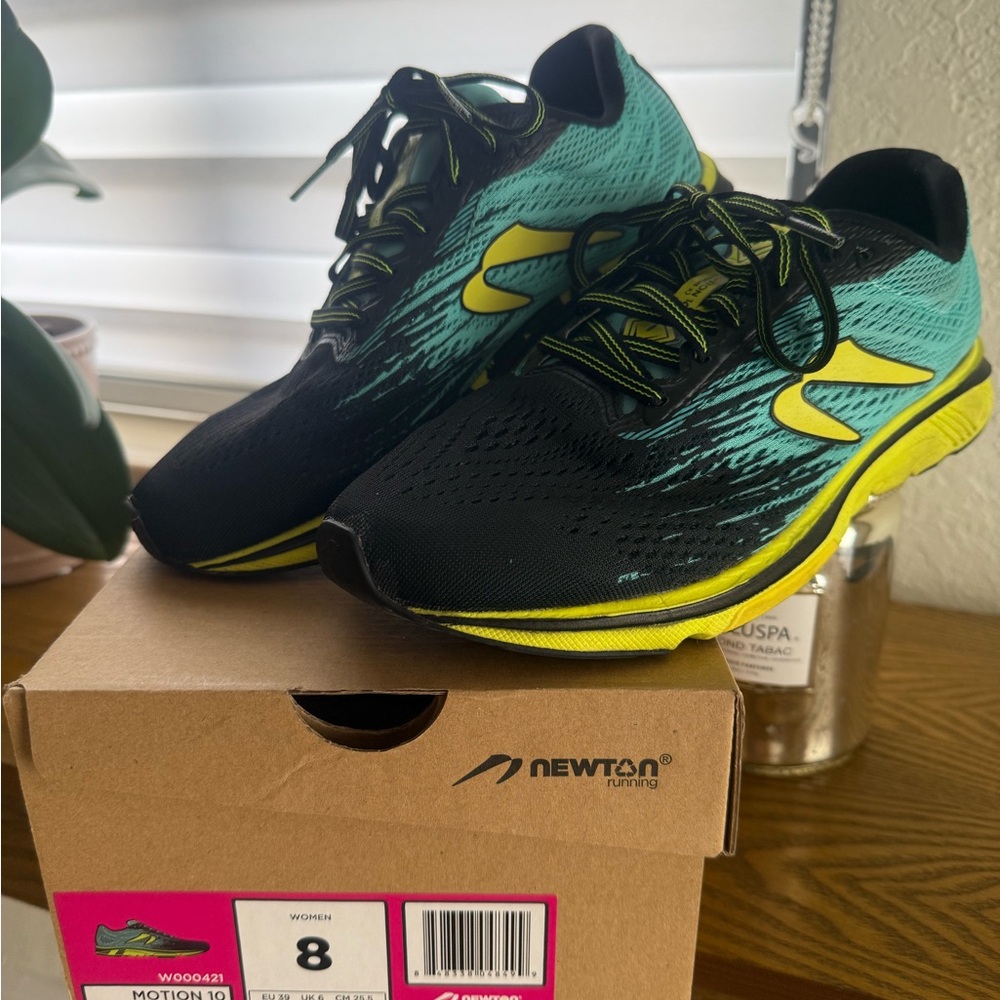 Newton Motion running sneakers